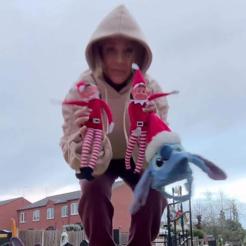 Safiyya Vorajee am Grab ihrer Tochter
