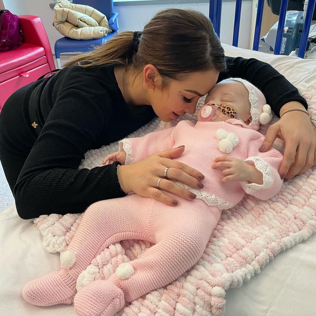 Safiyya Vorajee und ihre Tochter Azaylia Diamond Cain