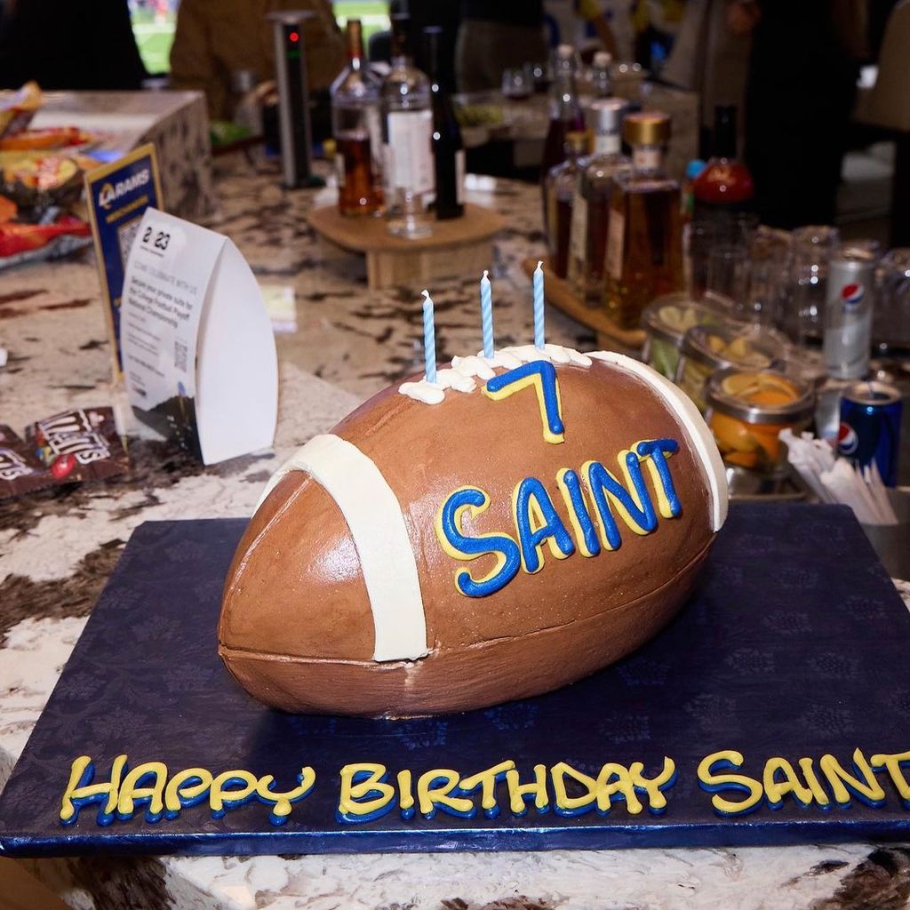 Saint Wests Geburtstagskuchen