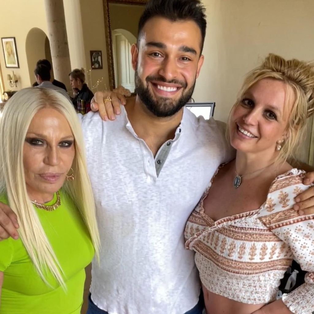 Donatella Versace mit Sam Asghari und Britney Spears