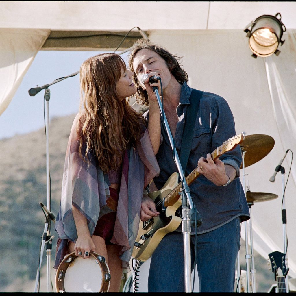Riley Keough und Sam Claflin in "Daisy Jones & the Six"