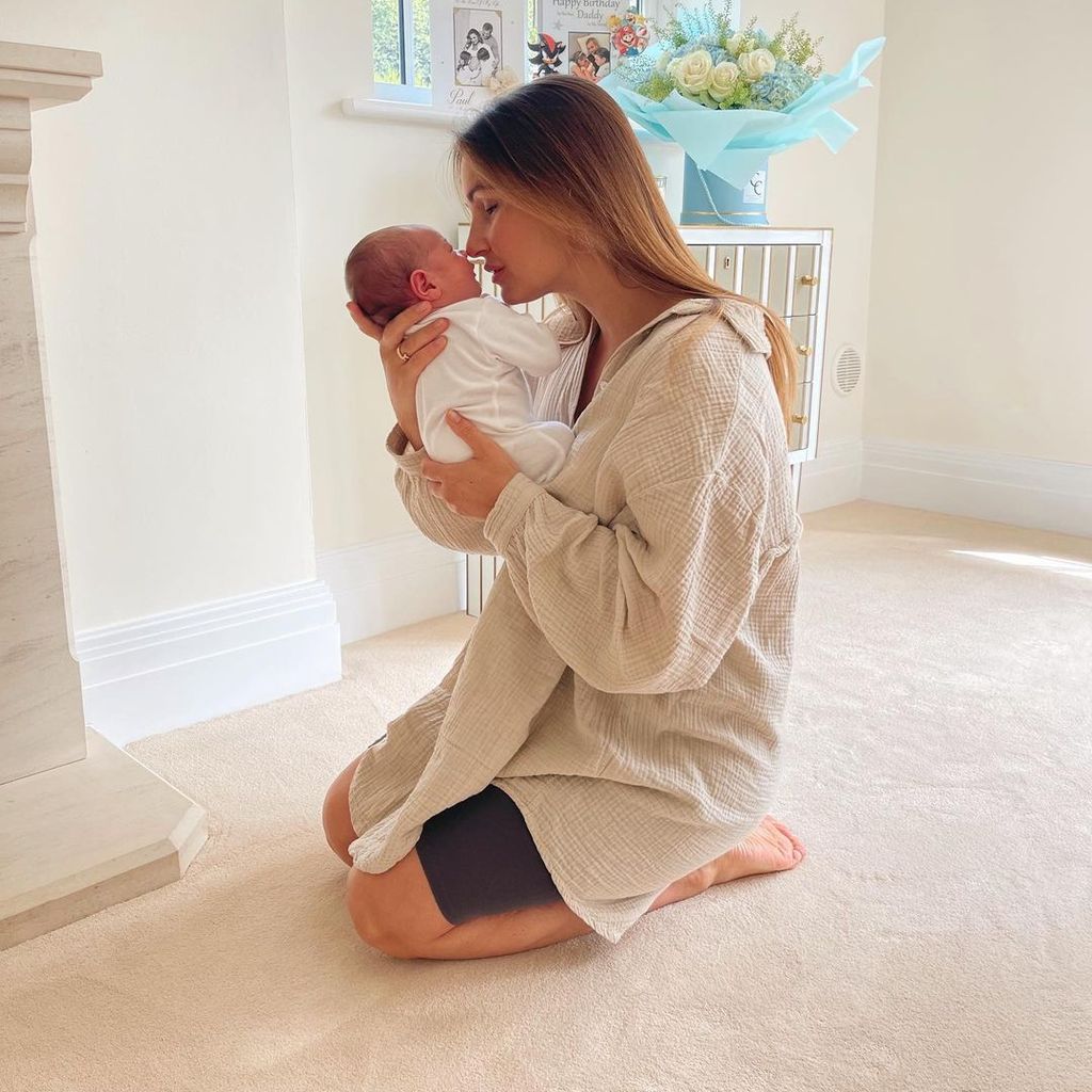 Sam Faiers und ihr Sohn im Mai 2022