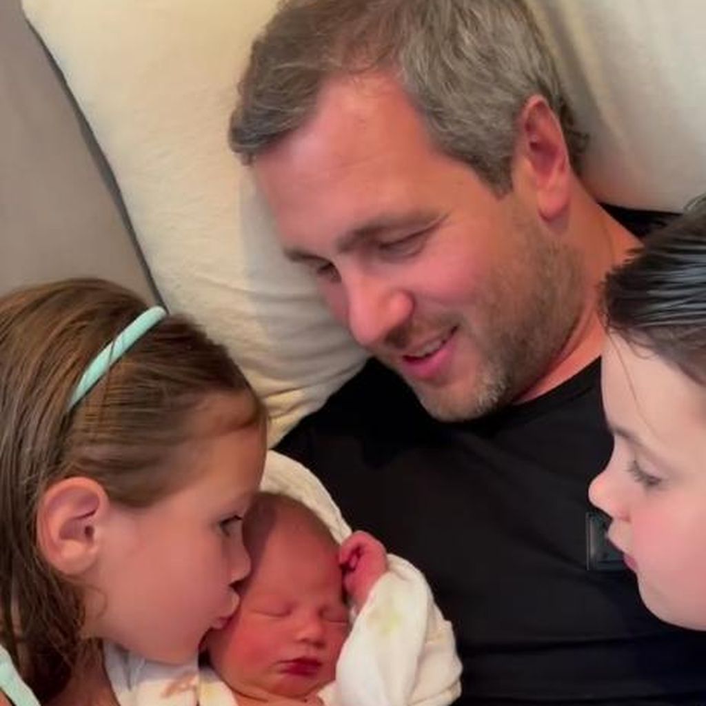Sam Faiers' Mann und ihre drei Kinder im Mai 2022