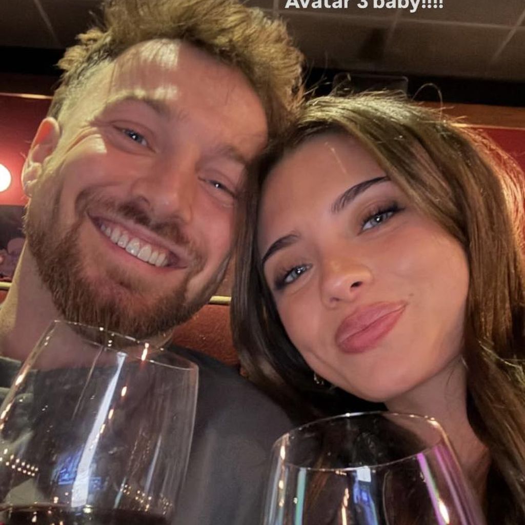 Sam Thompson und Talitha genießen romantisches Kino-Date