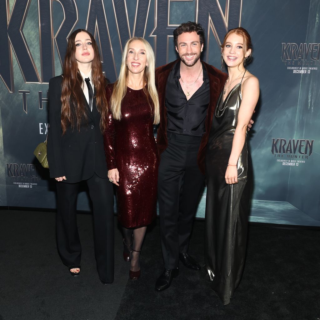 Sam und Aaron Taylor-Johnson mit Sams Töchtern Angelica und Jessie, Dezember 2024