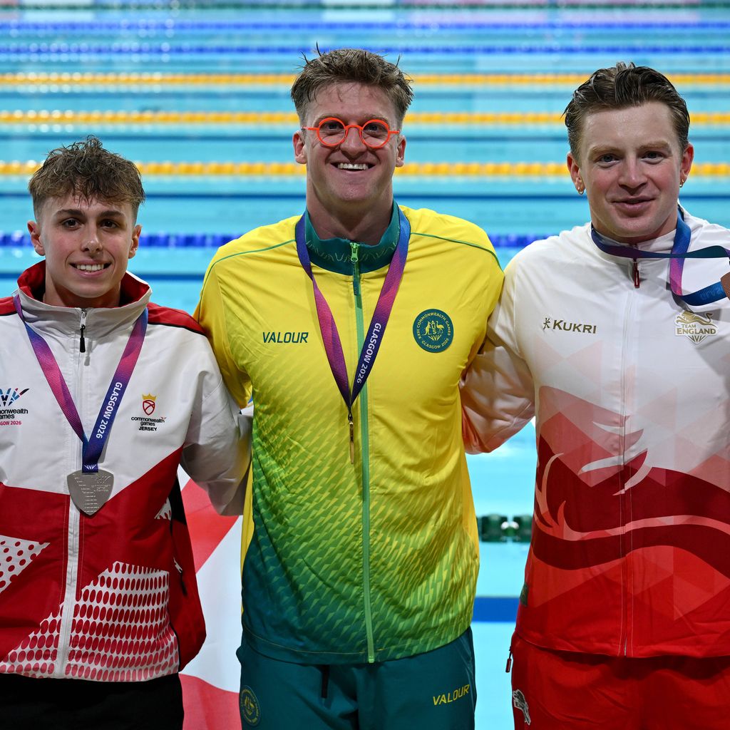 Sam Williamson, Filip Nowacki und Adam Ramsay-Peaty nach dem 100-m-Brust-Finale bei den Commonwealth Games 2026 in Glasgow