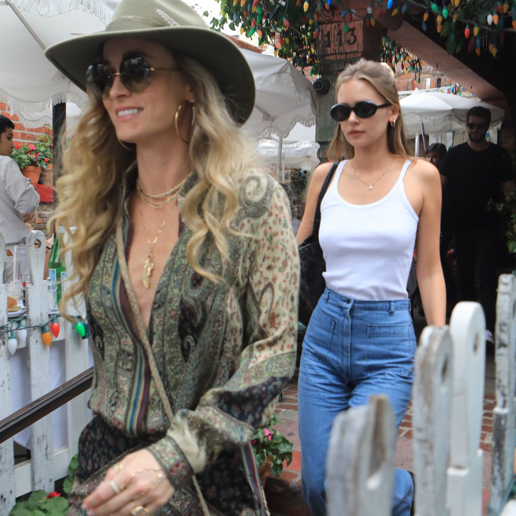 Samantha Hemsworth, Gabriella Brooks und Liam Hemsworth im Februar 2020