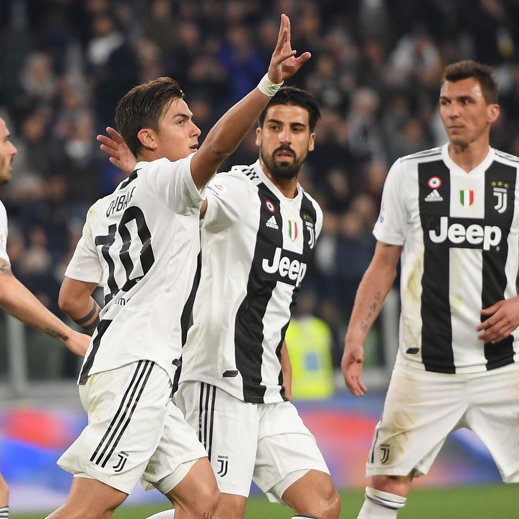 Sami Khedira (2.v.r.) bei einem Serie A-Spiel