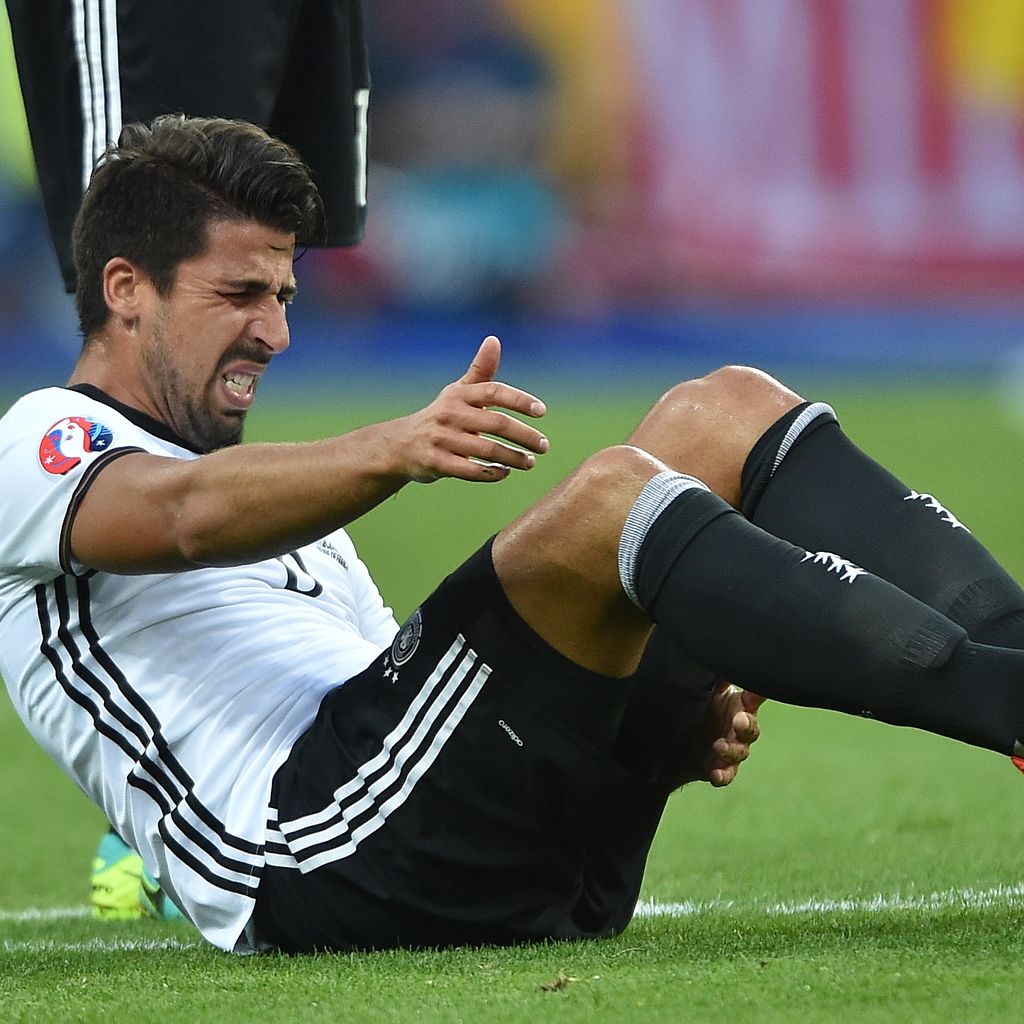 Sami Khedira nach einem Foul im 2. EM-Spiel der Deutschen