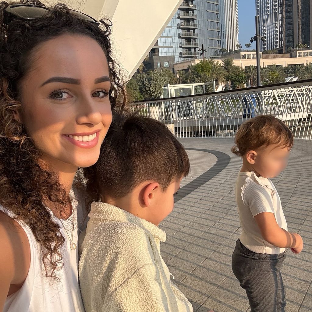 Samira Cilingir mit ihren Kindern Malik und Medina im Februar 2025