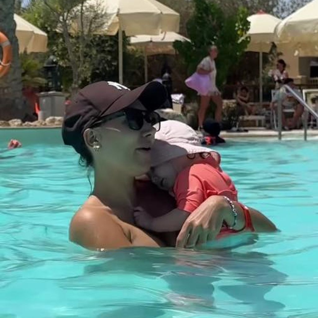 Samira im Familienurlaub mit ihrer Tochter, September 2025