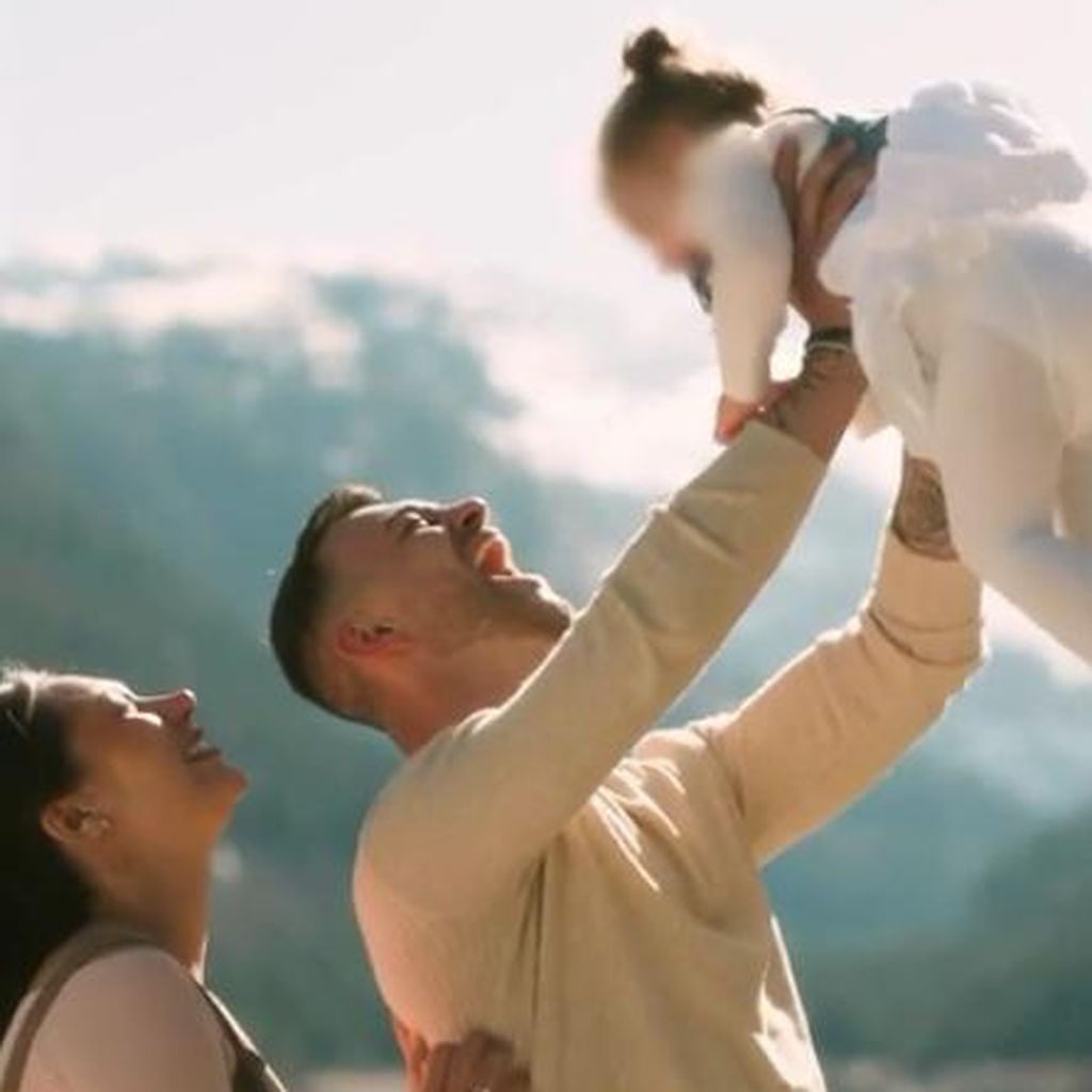 Samira und Serkan Yavuz mit ihrer Tochter Nova, April 2024