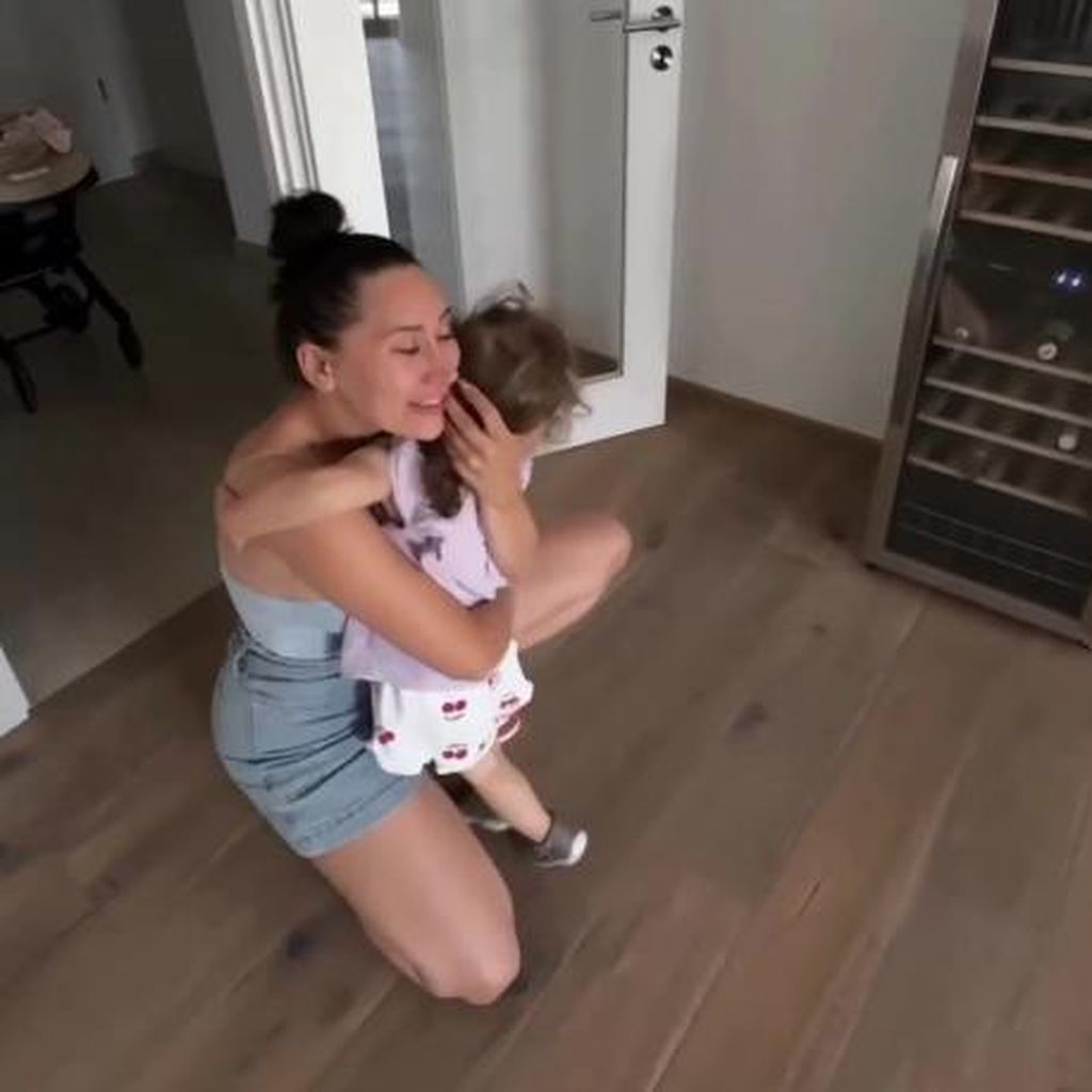 Samira Yavuz mit ihrer Tochter Nova, Juli 2024