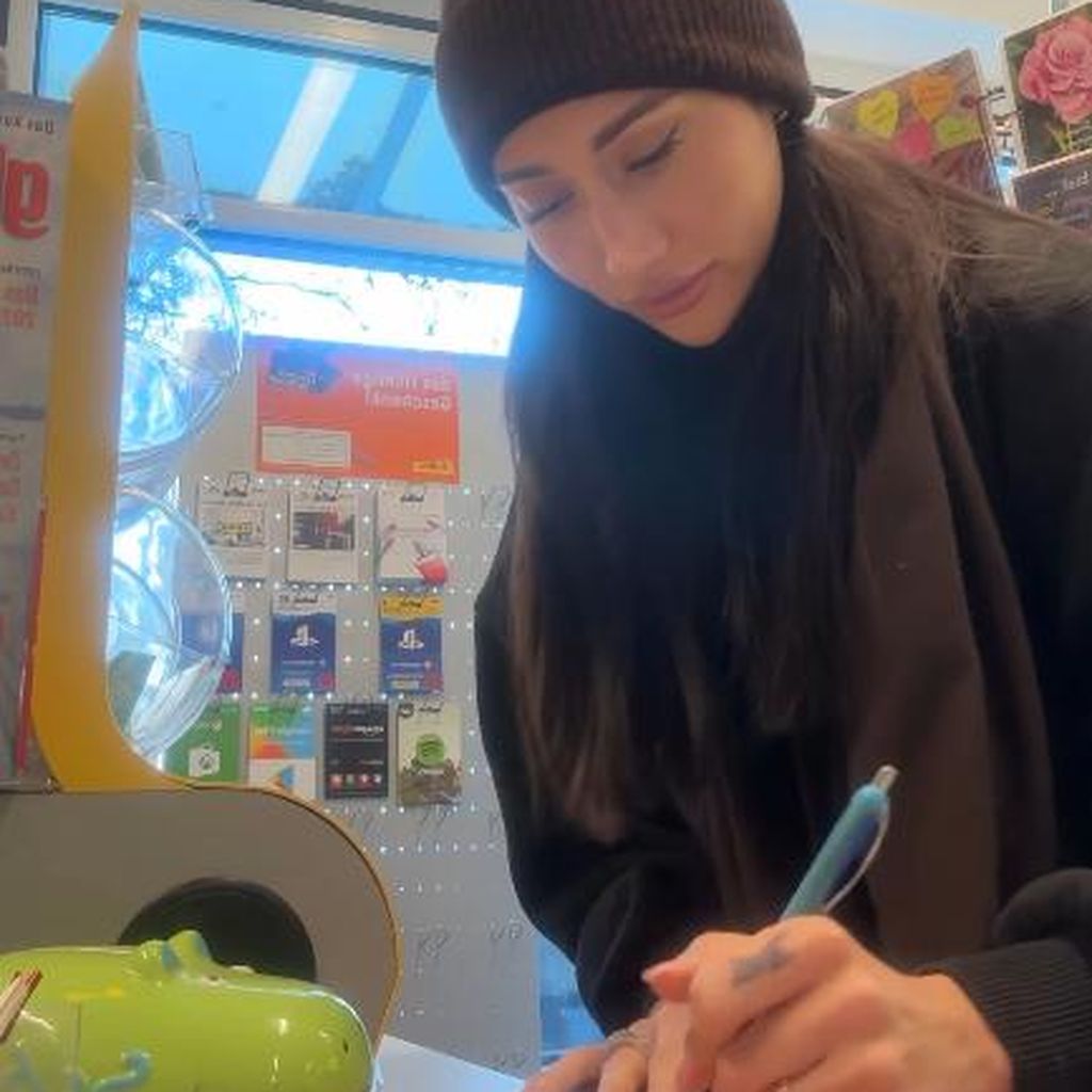 Samira Yavuz gibt ihr erstes Autogramm, Januar 2026