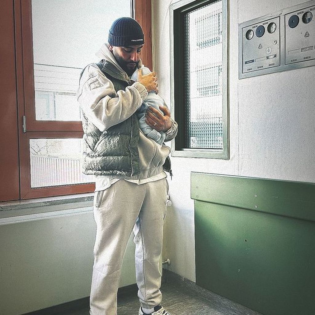 Samra und sein Baby im März 2024