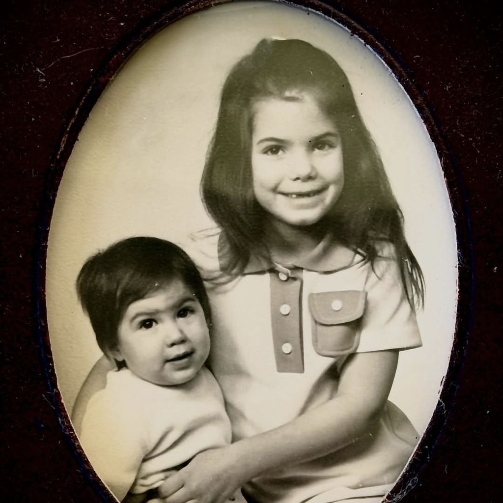 Sandra Bullocks Schwester teilt seltenes Kinderfoto des Stars zu ihrem Geburtstag