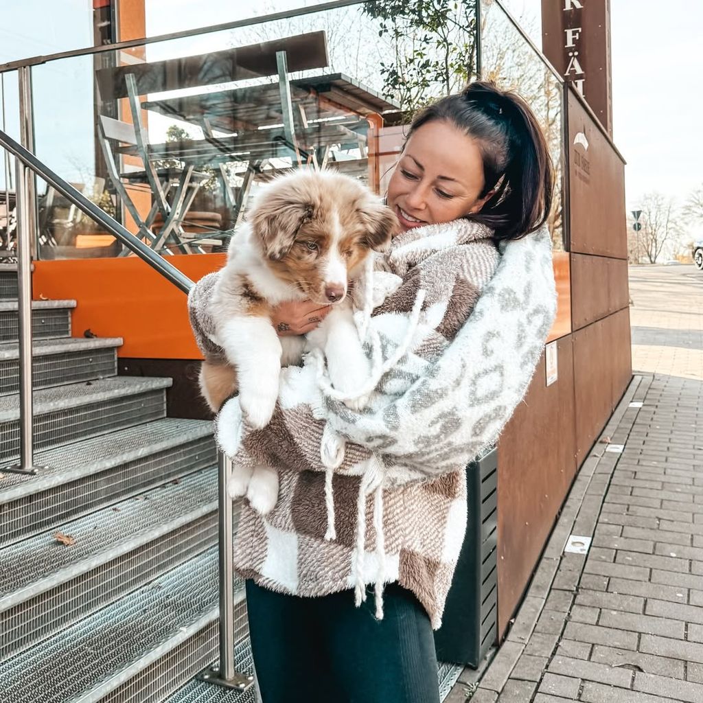 Sandra Sicora mit ihrem Hund Peanut, November 2025