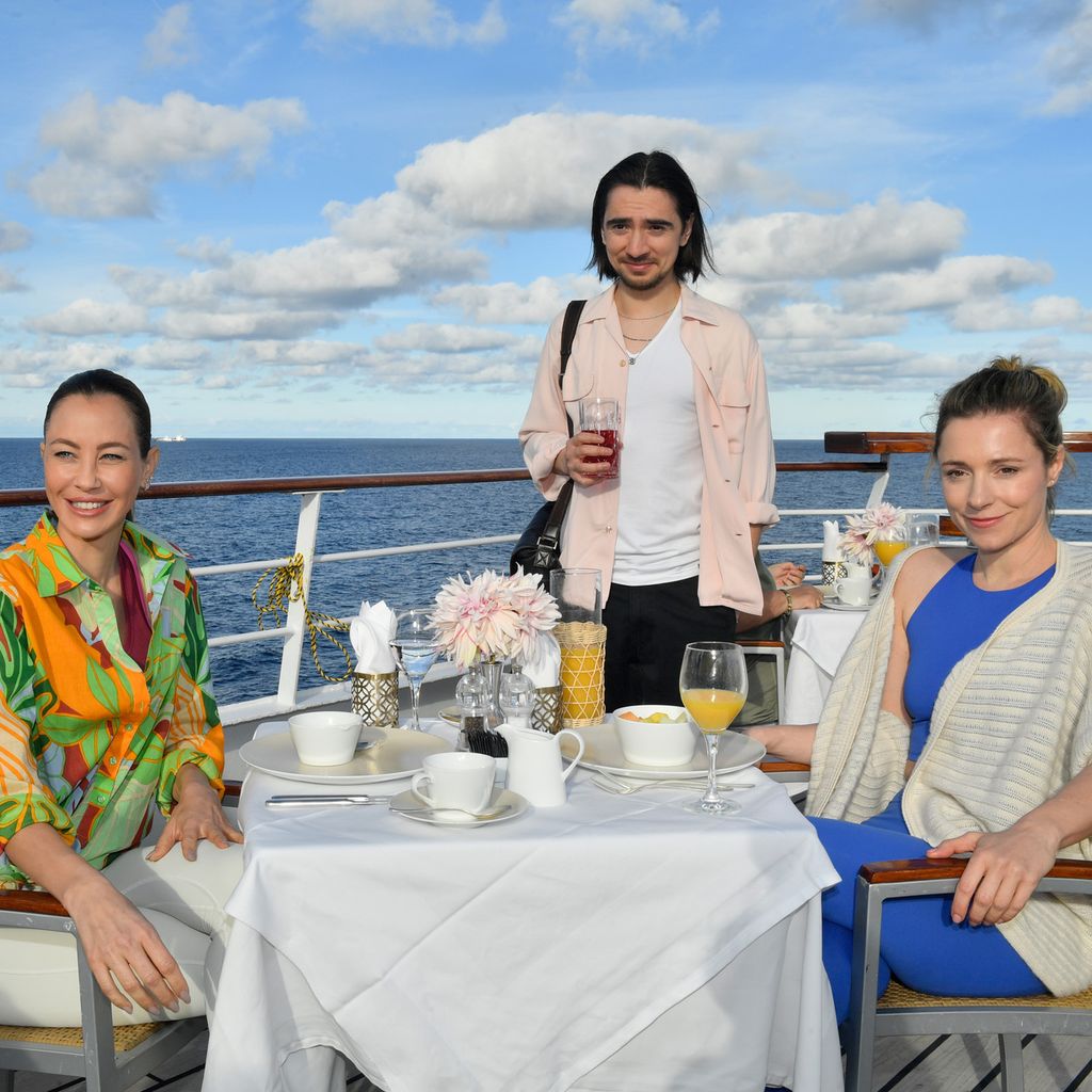 Sandy Meyer-Wölden, Ivo Kortlang und Friederike Linke in "Das Traumschiff"