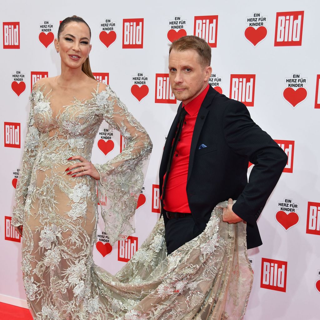 Sandy Meyer-Wölden und Oliver Pocher bei der "Ein Herz für Kinder"-Gala 2023