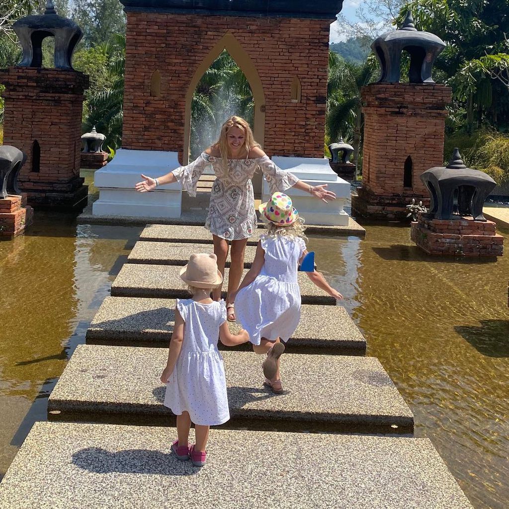 Sara Kulka mit ihren Kindern
