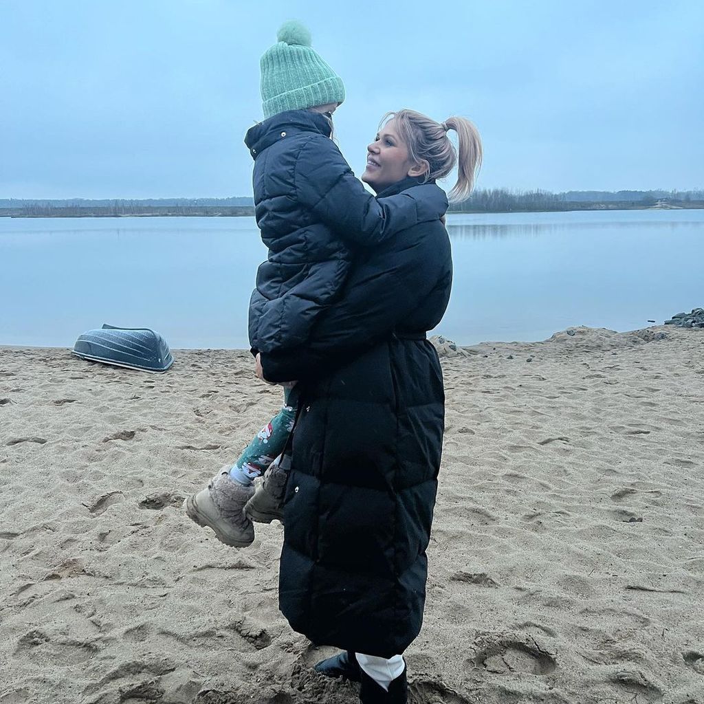 Sara Kulka mit ihrer Tochter Matilda, 2022