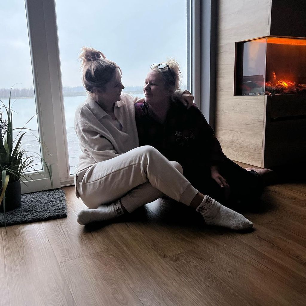 Sara Kullka und ihre Mutter im Dezember 2022