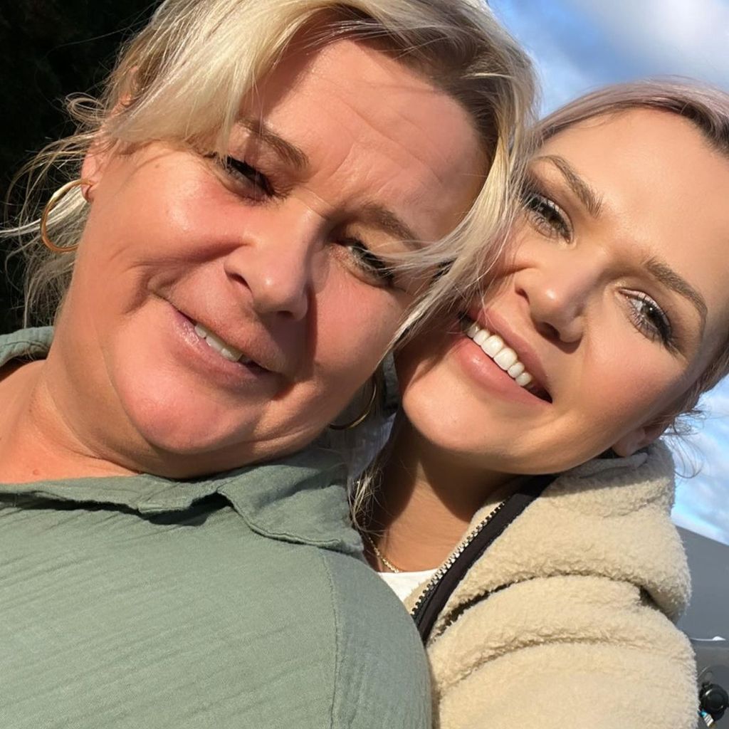 Sara Kulka und ihre Mutter im Oktober 2022