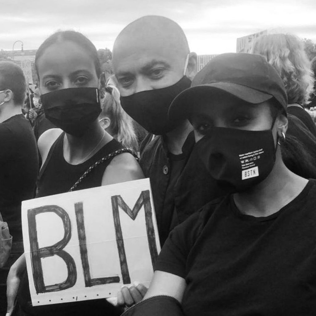 Sara Nuru mit ihrer Schwester und einem Freund bei der Black-Lives-Matter-Demo in München