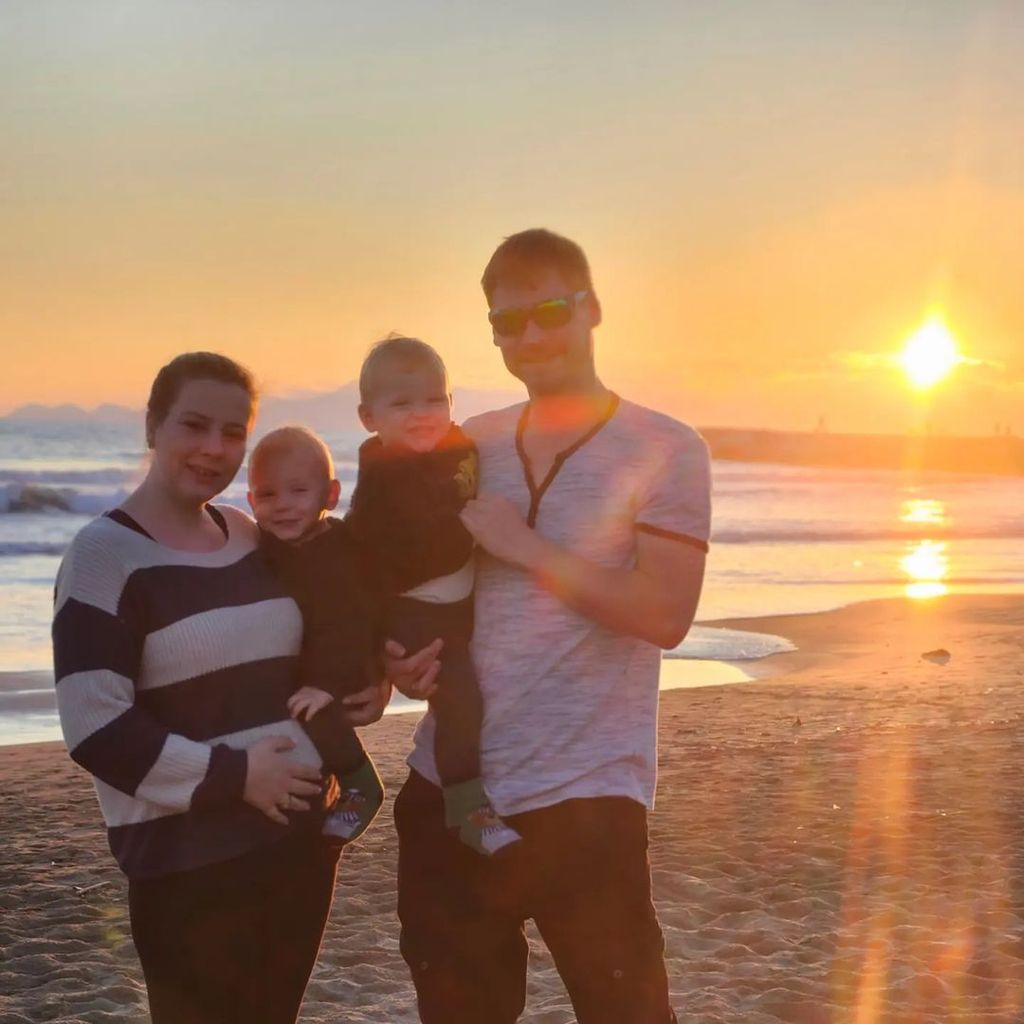 Sarafina Wollny mit ihrem Mann Peter und ihren Söhnen Emory und Casey, März 2023