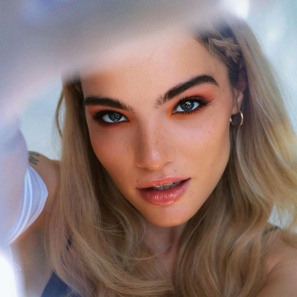 Sarah Almoril, Model