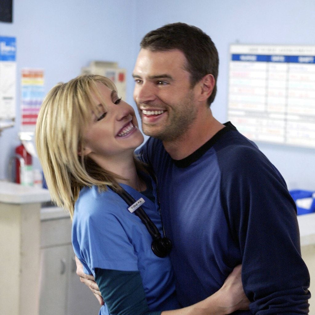 Sarah Chalke als Dr. Elliot Reid mit Scott Foley als Sean in "Scrubs" – Staffel 3, Episode 20