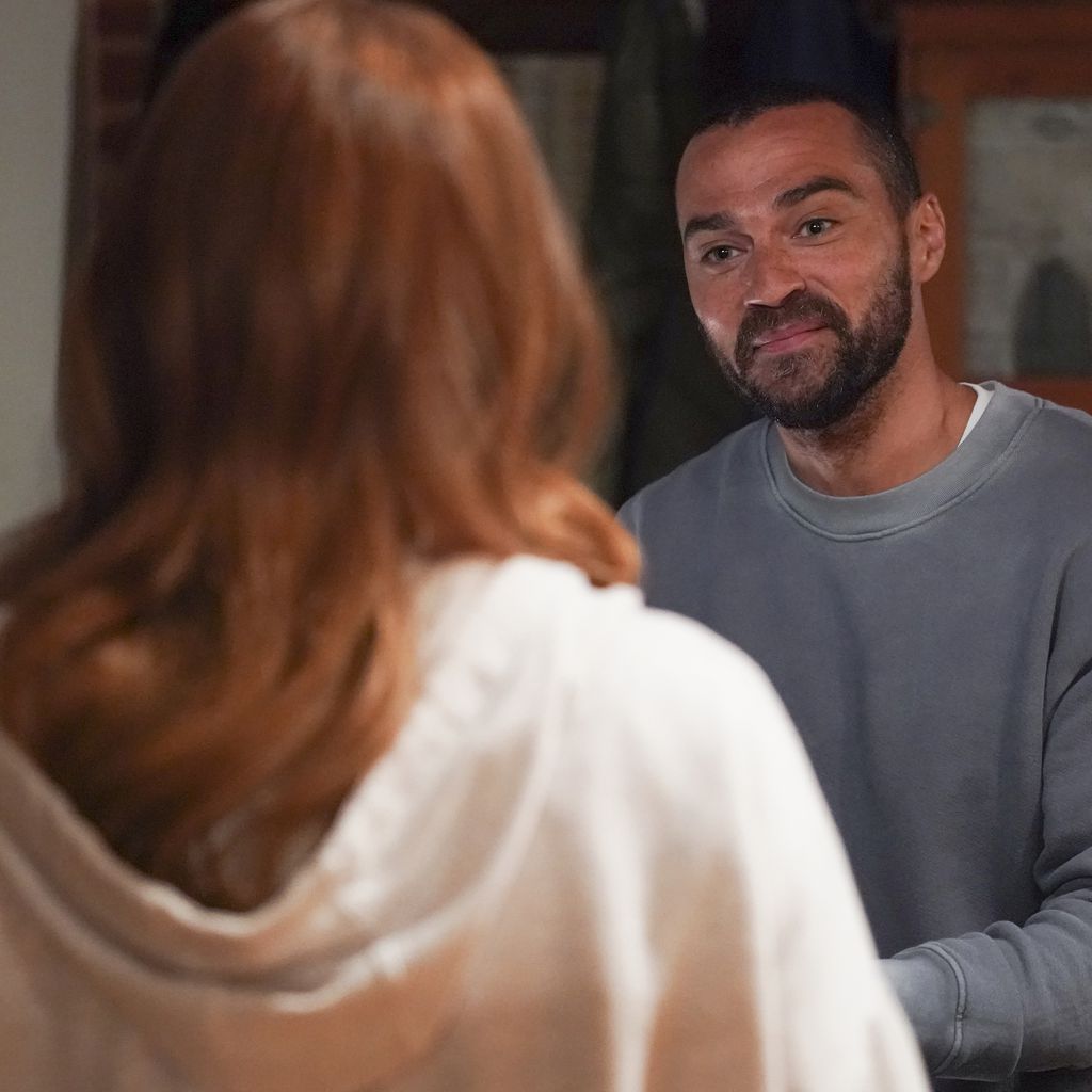 Sarah Drew und Jesse Williams in ihren "Grey's Anatomy"-Rollen