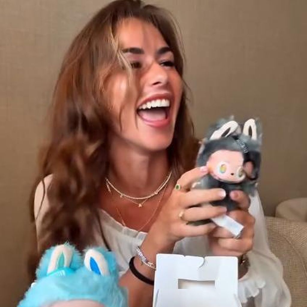 Sarah Engels mit dem Secret Labubu, 2025