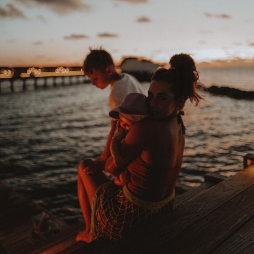 Sarah Engels mit ihren Kindern Alessio und Solea