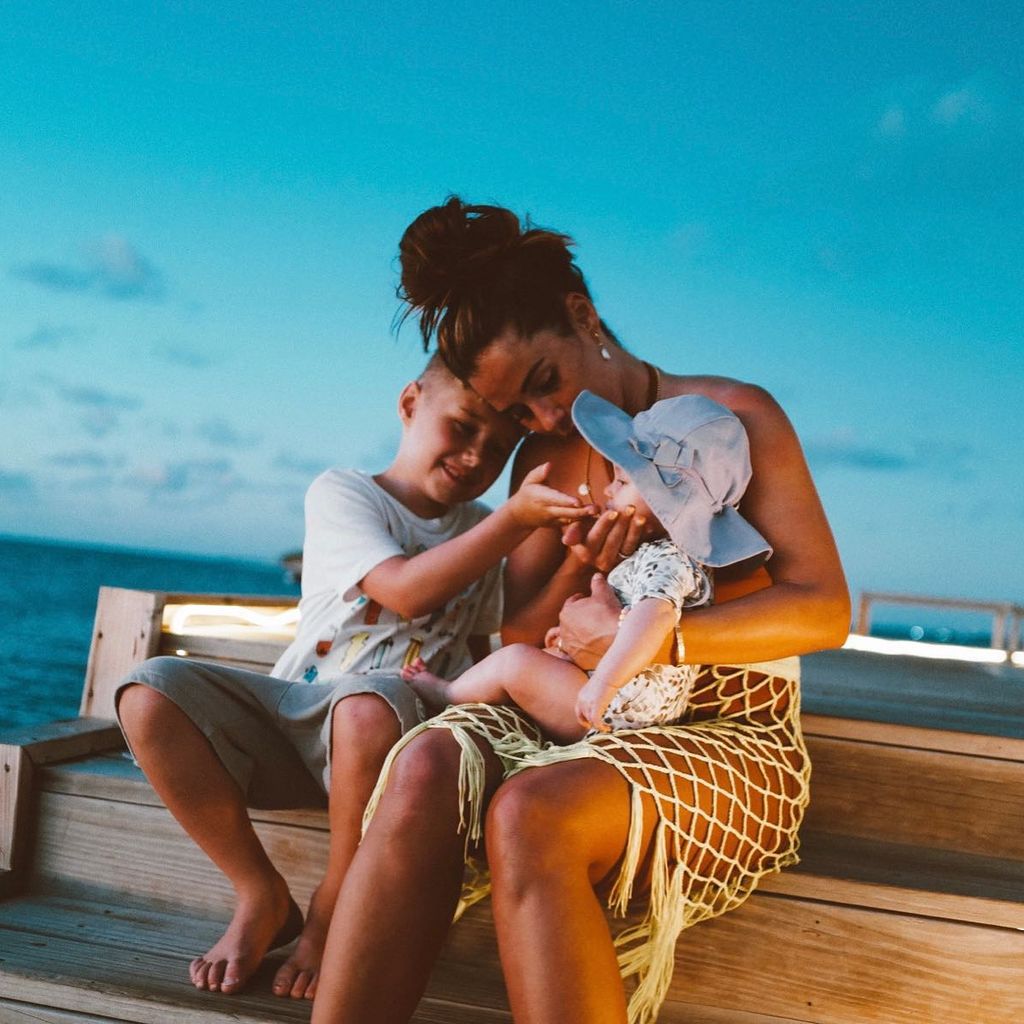 Sarah Engels mit ihren Kindern Alessio und Solea