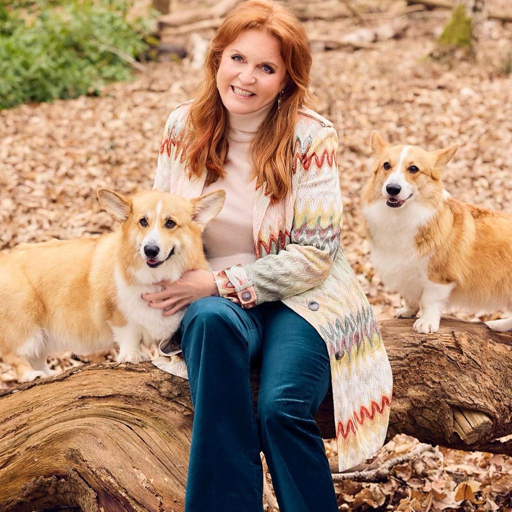 Sarah Ferguson mit den Corgis von Queen Elizabeth