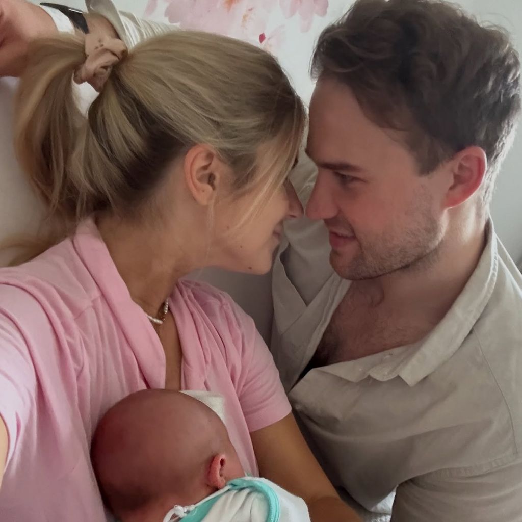Sarah Franssen, ihr Partner Henri und ihre Tochter Cleo Amalia