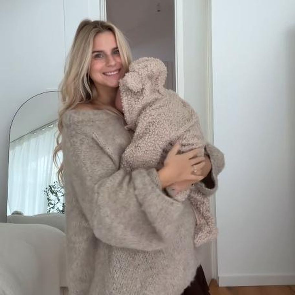 Influencerin Sarah Franssenmit Tochter Cleo, Oktober 2025