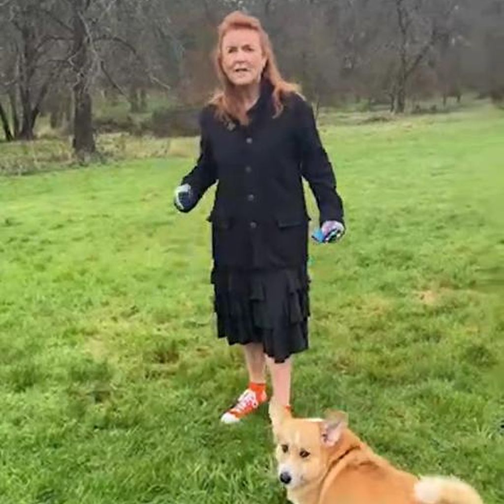 Sarah Furguson mit dem Corgi der Queen, Dezember 2024