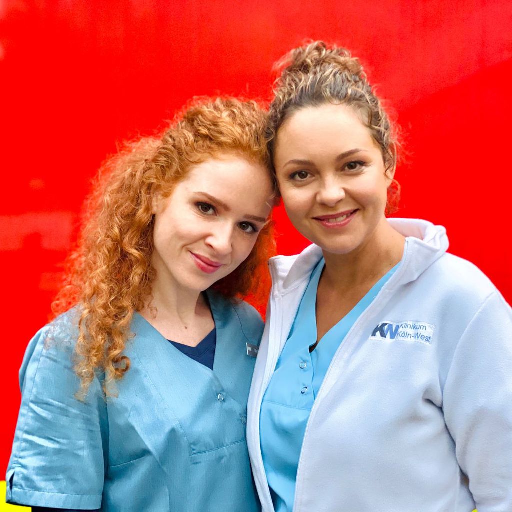 Sarah Hannemann und Ines Quermann backstage bei "Nachtschwestern"
