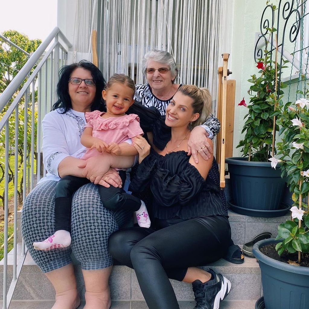 Sarah Harrison mit ihrer Familie, 2020