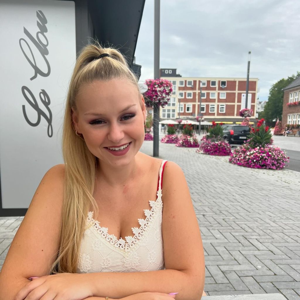 Sarah-Jane Wollny, Internetbekanntheit und Reality-TV-Star