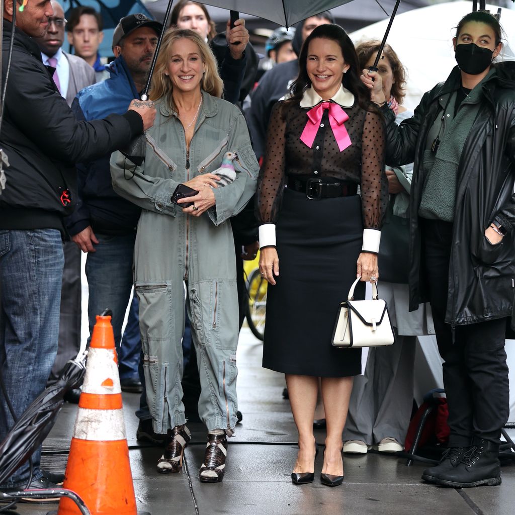 Sarah Jessica Parker und Kristin Davis am "And Just Like That"-Set in Manhattan im Oktober 2022