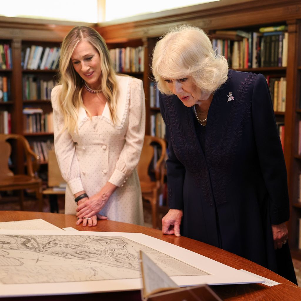Sarah Jessica Parker und Königin Camilla in der New York Public Library während des Staatsbesuchs in den USA
