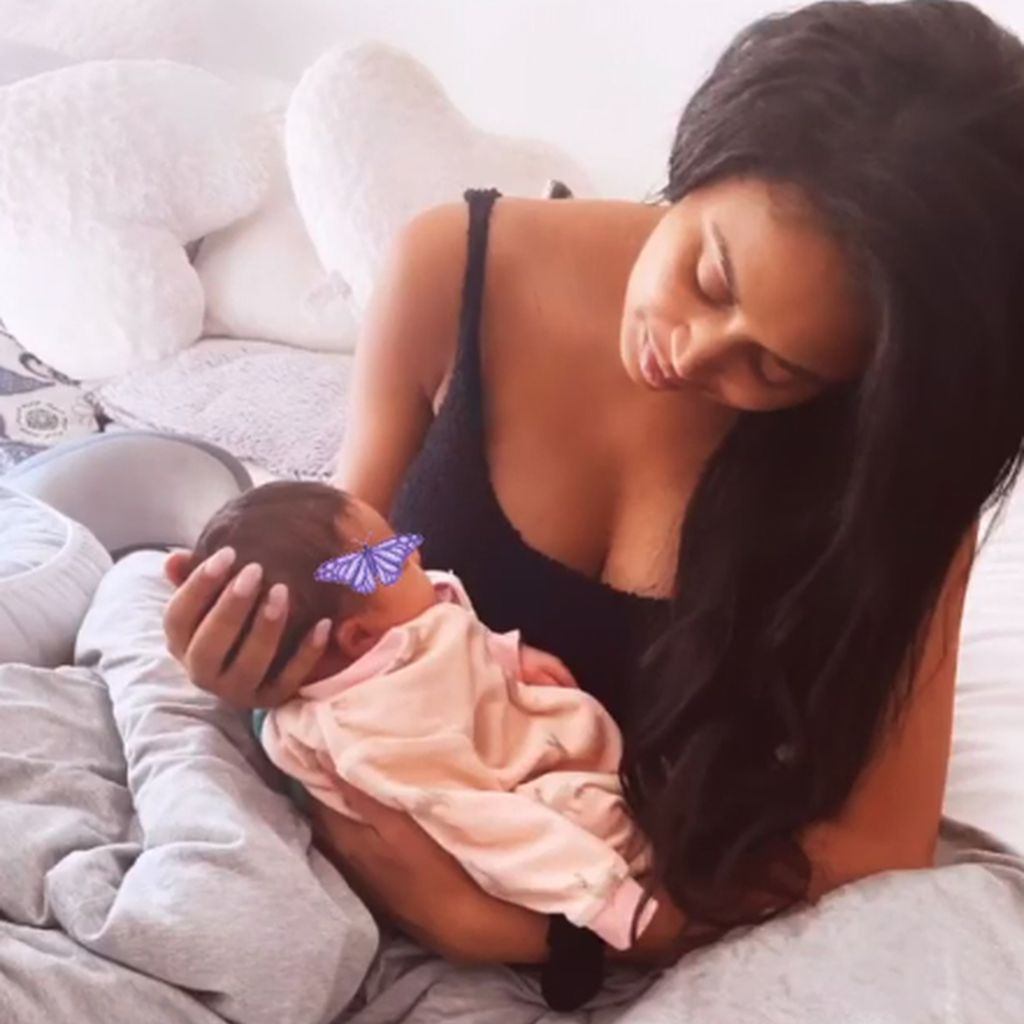 Sarah Joelle Jahnel mit Baby Lia