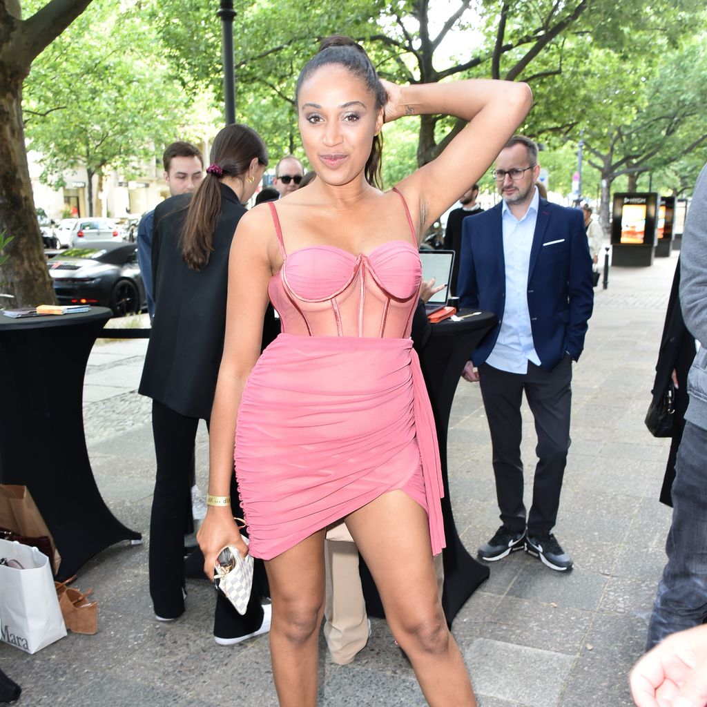 Sarah Joelle Jahnel bei der Eröffnung der Bellucci Bar in Berlin im Juni 2022