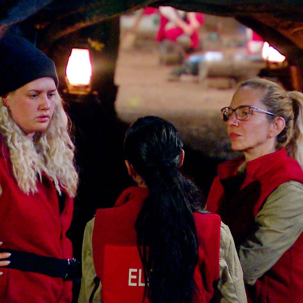 Sarah Knappik, Elena Miras und Danni Büchner im Dschungel