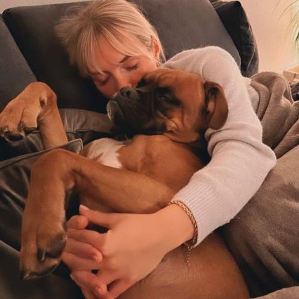 Sarah Liebich mit ihrem Hund Murphy