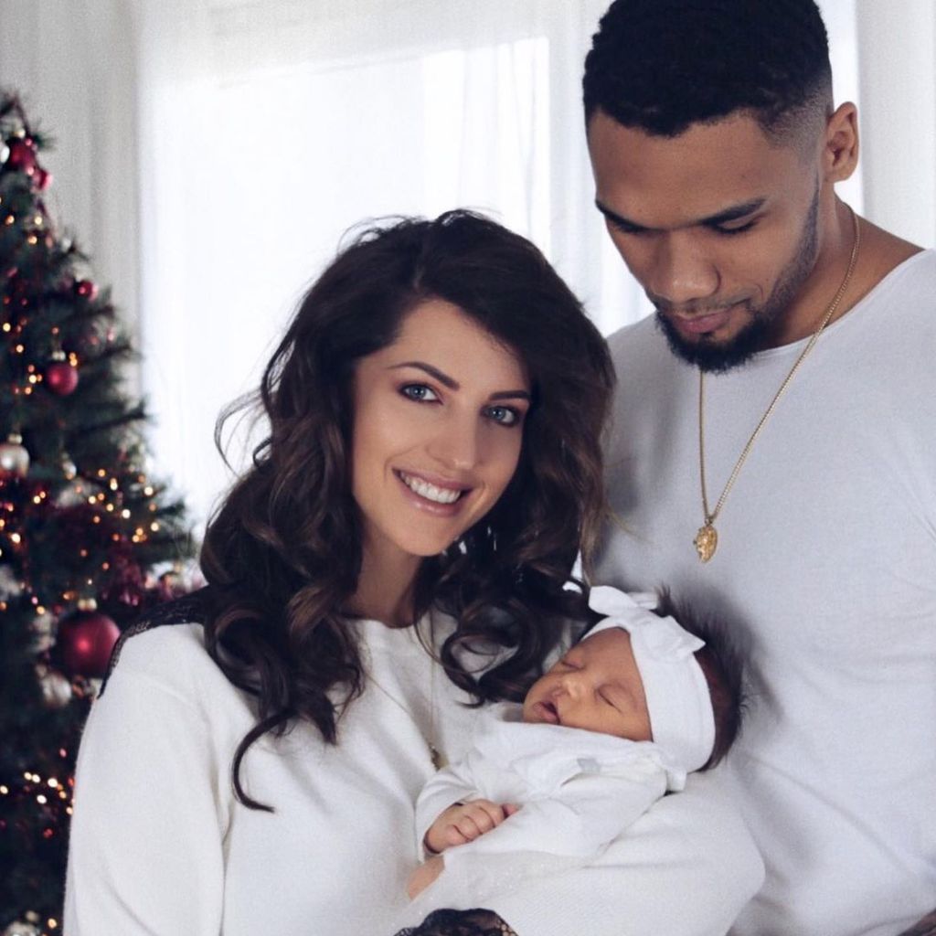Sarah, Mia Rose und Dominic Harrisons Weihnachtsfoto 2017