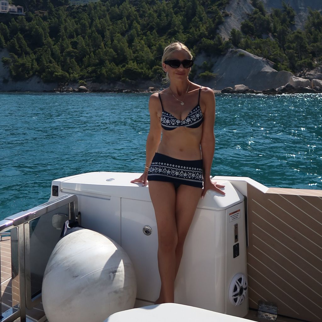 Sarah Michelle Gellar genießt Zeit auf einem Boot in Frankreich, 2026